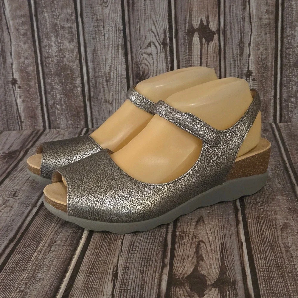 Sz 38 / 7.5-8 Dansko Marcy Pewter Metallic Leather Comfort Wedge Sandals VGUC!